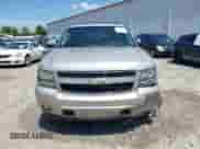 2009 Chevrolet Suburban 2LT z VIN 1GNFK26319J109681, wystawiony jako IAAI lot #42288393 z przebiegiem 250 381 mil mil oraz . Historia ofert i sprzedaży dostępna na DreamBid. Obrazek 12.