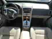 2009 Chevrolet Equinox LTZ z VIN 2CNDL83F896204858, wystawiony jako Copart lot #49803405 z przebiegiem 128 803 mil mil oraz Czysty tytuł • Clean title. Historia ofert i sprzedaży dostępna na DreamBid. Obrazek 8.