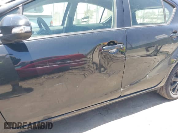 2016 Toyota Prius One z VIN JTDKDTB33G1115847, wystawiony jako IAAI lot #42533652 z przebiegiem 150 412 mil mil oraz . Historia ofert i sprzedaży dostępna na DreamBid. Obrazek 6.