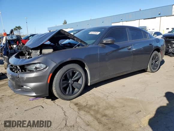 2016 Dodge Charger SXT z VIN 2C3CDXHG5GH355221, wystawiony jako Copart lot #90283645 z przebiegiem 133 086 mil mil oraz Czysty tytuł • Clean title. Historia ofert i sprzedaży dostępna na DreamBid. Obrazek 1.