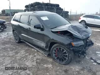 2017 Jeep Grand Cherokee SRT z VIN 1C4RJFDJ7HC641926, wystawiony jako IAAI lot #41272215 z przebiegiem 117 667 mil mil oraz . Historia ofert i sprzedaży dostępna na DreamBid. Obrazek 1.