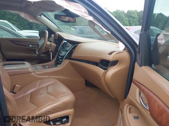 2016 Cadillac Escalade ESV Platinum с VIN 1GYS4KKJ1GR104298, выставлен на аукционе IAAI как лот 42347329 с пробегом 140 059 миль миль и . История ставок и продаж доступна на DreamBid. Изображение 5.