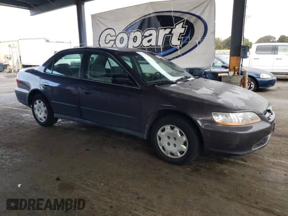 1998 Honda Accord LX z VIN 1HGCG5646WA094793, wystawiony jako Copart lot #71434685 z przebiegiem 187 334 mil mil oraz Szkoda całkowita • Salvage title. Historia ofert i sprzedaży dostępna na DreamBid. Obrazek 4.