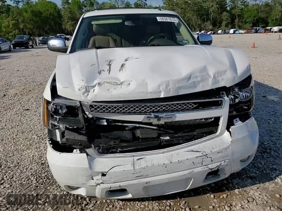 2014 Chevrolet Suburban LTZ z VIN 1GNSCKE0XER132827, wystawiony jako Copart lot #50581815 z przebiegiem 71 480 mil mil oraz Szkoda całkowita • Salvage title. Historia ofert i sprzedaży dostępna na DreamBid. Obrazek 14.