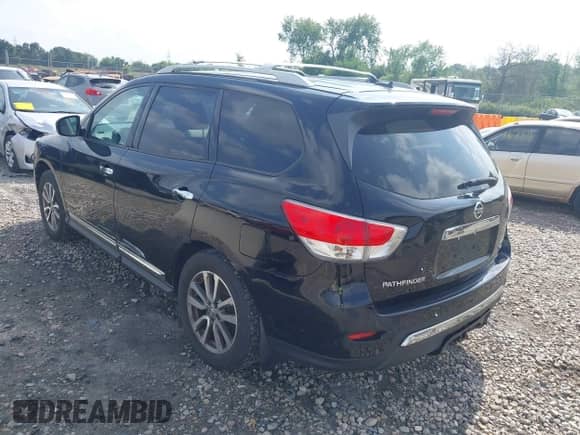 2013 Nissan Pathfinder SL with VIN 5N1AR2MM3DC661587, listed as a IAAI auction lot 42824483 with 200,776 mi miles and . Bid and sale history available at DreamBid. Image 3.