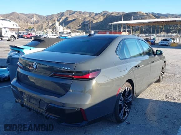 2024 BMW 7 Series 740i с VIN WBA23EH08RCS16947, выставлен на аукционе IAAI как лот 41637634 с пробегом 12 576 миль миль и . История ставок и продаж доступна на DreamBid. Изображение 4.