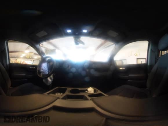 2019 Chevrolet Silverado 1500 Work Truck z VIN 1GCPYAEHXKZ222247, wystawiony jako IAAI lot #42457670 z przebiegiem 83 767 mil mil oraz . Historia ofert i sprzedaży dostępna na DreamBid. Obrazek 18.