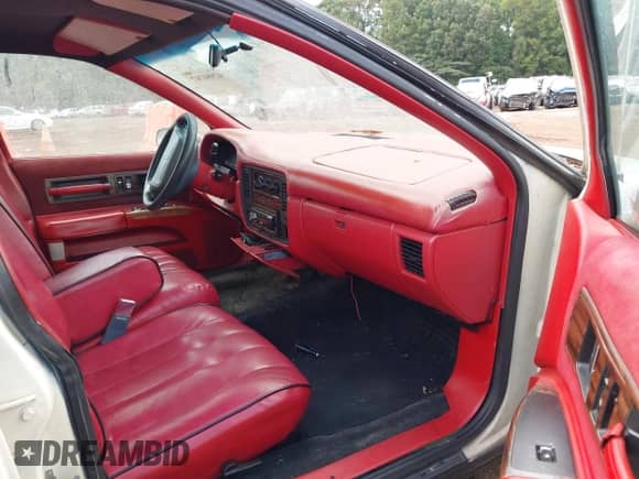 1994 Chevrolet Caprice z VIN 1G1BN52W4RR110415, wystawiony jako IAAI lot #42984747 z przebiegiem Nie podano mil oraz . Historia ofert i sprzedaży dostępna na DreamBid. Obrazek 5.