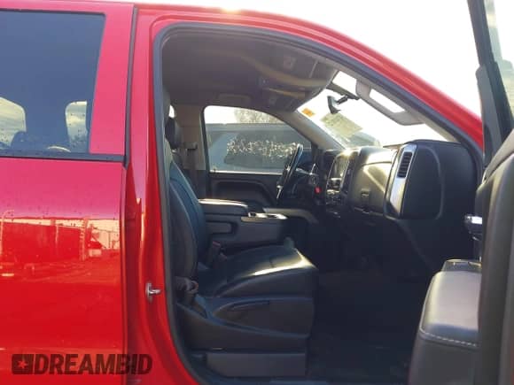 2016 Chevrolet Silverado 1500 LT z VIN 3GCUKREC8GG138278, wystawiony jako IAAI lot #43460002 z przebiegiem 136 579 mil mil oraz . Historia ofert i sprzedaży dostępna na DreamBid. Obrazek 5.