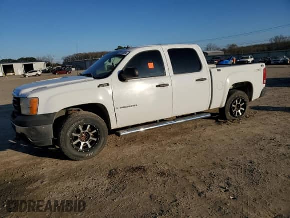 2007 GMC Sierra 1500 SLE1 with VIN 2GTEK13C971682662, listed as a Copart auction lot 86144904 with 443,980 mi miles and Salvage title. Bid and sale history available at DreamBid. Image 1.