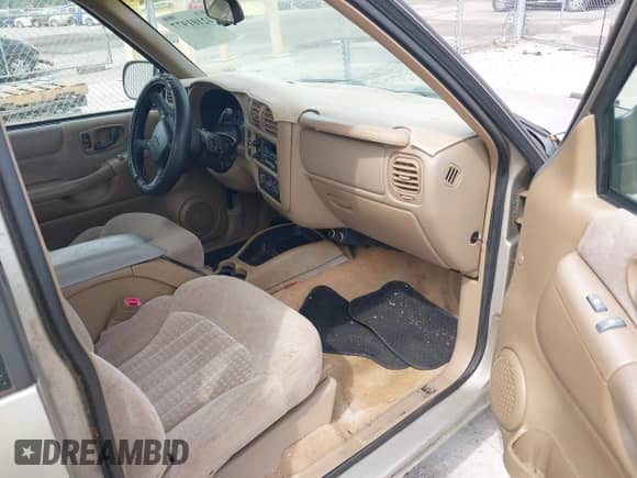 1999 Chevrolet S-10 LS with VIN 1GCCS19XXX8175512, listed as a IAAI auction lot 42101977 with 130,885 mi miles and . Bid and sale history available at DreamBid. Image 5.