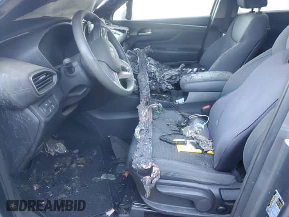 2019 Hyundai Santa Fe SE z VIN 5NMS2CAD9KH003035, wystawiony jako Copart lot #82553015 z przebiegiem Nie podano mil oraz Szkoda całkowita • Salvage title. Historia ofert i sprzedaży dostępna na DreamBid. Obrazek 7.