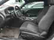 2021 Dodge Challenger SXT z VIN 2C3CDZGG7MH539410, wystawiony jako Copart lot #65205685 z przebiegiem 34 806 mil mil oraz Szkoda całkowita • Salvage title. Historia ofert i sprzedaży dostępna na DreamBid. Obrazek 7.