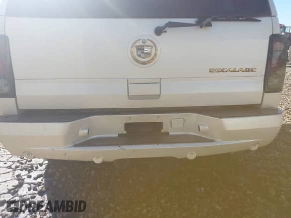 2004 Cadillac Escalade z VIN 1GYEK63N14R116135, wystawiony jako IAAI lot #43373902 z przebiegiem 222 682 mil mil oraz . Historia ofert i sprzedaży dostępna na DreamBid. Obrazek 6.