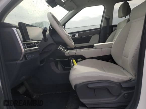 2024 Hyundai Santa Fe SE с VIN 5NMP14GL7RH044609, выставлен на аукционе Copart как лот 86558844 с пробегом 5 812 миль миль и Списание • Salvage title. История ставок и продаж доступна на DreamBid. Изображение 7.