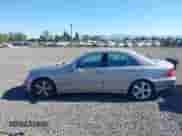 2005 Mercedes-Benz C 230 Kompressor z VIN WDBRF40J15A679931, wystawiony jako IAAI lot #43220115 z przebiegiem 151 395 mil mil oraz . Historia ofert i sprzedaży dostępna na DreamBid. Obrazek 14.