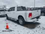 2018 Ram 1500 Longhorn z VIN 1C6RR7PM1JS303526, wystawiony jako IAAI lot #41487049 z przebiegiem 72 669 mil mil oraz . Historia ofert i sprzedaży dostępna na DreamBid. Obrazek 3.