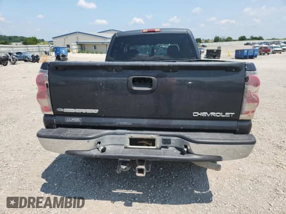 2004 Chevrolet Silverado 2500 LS z VIN 1GCGK23U04F104977, wystawiony jako Copart lot #66474245 z przebiegiem Nie podano mil oraz Szkoda całkowita • Salvage title. Historia ofert i sprzedaży dostępna na DreamBid. Obrazek 6.