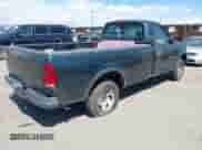 2002 Ford F-150 XL z VIN 1FTRF18232NB18258, wystawiony jako IAAI lot #42123898 z przebiegiem 152 214 mil mil oraz . Historia ofert i sprzedaży dostępna na DreamBid. Obrazek 4.