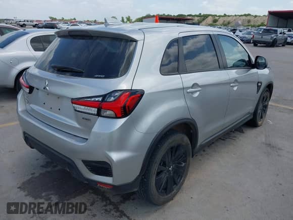 2023 Mitsubishi Outlander ES z VIN JA4ARUAU5PU016999, wystawiony jako IAAI lot #42525414 z przebiegiem 15 010 mil mil oraz . Historia ofert i sprzedaży dostępna na DreamBid. Obrazek 4.