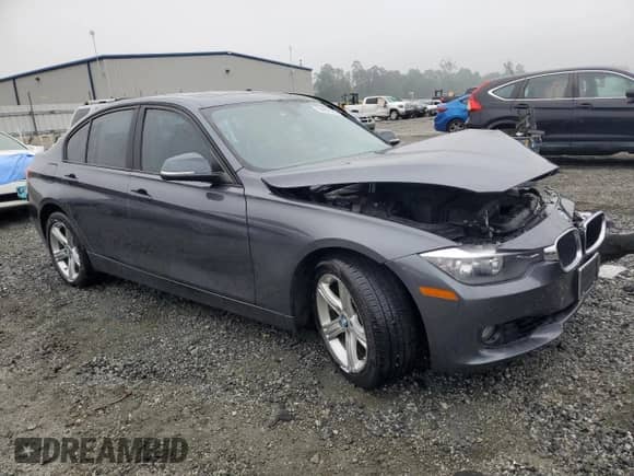 2015 BMW 3 Series 328i xDrive с VIN WBA3B5G5XFNS13231, выставлен на аукционе Copart как лот 59487525 с пробегом 171 841 миль миль и Списание • Salvage title. История ставок и продаж доступна на DreamBid. Изображение 4.