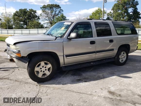 2004 Chevrolet Suburban LT z VIN 3GNEC16ZX4G286084, wystawiony jako Copart lot #72546834 z przebiegiem 250 830 mil mil oraz Szkoda całkowita • Salvage title. Historia ofert i sprzedaży dostępna na DreamBid. Obrazek 1.