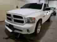 2013 Ram 1500 Express z VIN 1C6RR7FT2DS648559, wystawiony jako Copart lot #80926525 z przebiegiem 143 508 mil mil oraz Czysty tytuł • Clean title. Historia ofert i sprzedaży dostępna na DreamBid. Obrazek 1.