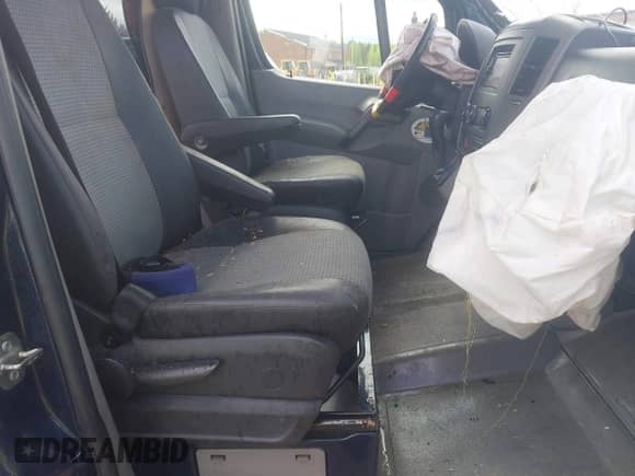 2008 Dodge Sprinter z VIN WDWPE745185308692, wystawiony jako IAAI lot #42020678 z przebiegiem 223 581 mil mil oraz . Historia ofert i sprzedaży dostępna na DreamBid. Obrazek 5.
