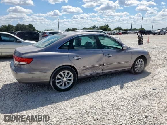 2007 Hyundai Azera SE with VIN KMHFC46F07A213549, listed as a Copart auction lot 81397785 with 203,460 mi miles and Salvage title. Bid and sale history available at DreamBid. Image 3.