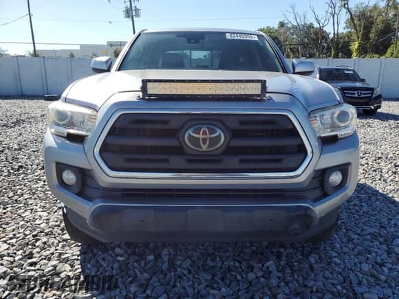 2018 Toyota Tacoma SR5 z VIN 5TFAZ5CN2JX058795, wystawiony jako Copart lot #82440355 z przebiegiem 99 150 mil mil oraz Szkoda całkowita • Salvage title. Historia ofert i sprzedaży dostępna na DreamBid. Obrazek 5.