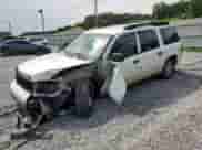 2003 Chevrolet TrailBlazer EXT LT z VIN 1GNET16S736105087, wystawiony jako Copart lot #60861625 z przebiegiem 310 608 mil mil oraz Szkoda całkowita • Salvage title. Historia ofert i sprzedaży dostępna na DreamBid. Obrazek 1.