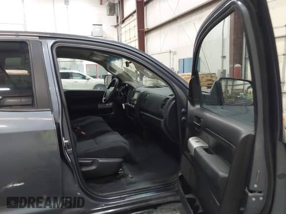 2008 Toyota Tundra z VIN 5TFRT54198X023567, wystawiony jako IAAI lot #43289726 z przebiegiem 185 308 mil mil oraz . Historia ofert i sprzedaży dostępna na DreamBid. Obrazek 5.
