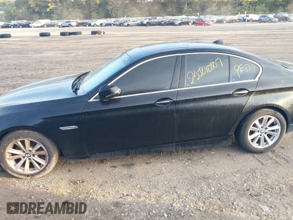 2015 BMW 5 Series 528i xDrive z VIN WBA5A7C51FD627226, wystawiony jako IAAI lot #43389818 z przebiegiem Nie podano mil oraz . Historia ofert i sprzedaży dostępna na DreamBid. Obrazek 13.
