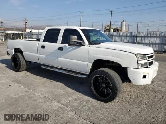 2005 Chevrolet Silverado 2500HD LS with VIN 1GCHC23275F823516, listed as a Copart auction lot 74294894 with 302,292 mi miles and Clean title. Bid and sale history available at DreamBid. Image 4.