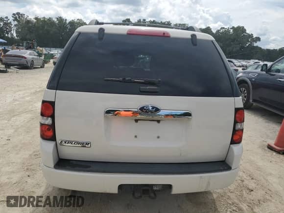2010 Ford Explorer XLT z VIN 1FMEU6DE4AUA10863, wystawiony jako Copart lot #81406715 z przebiegiem 104 068 mil mil oraz Szkoda całkowita • Salvage title. Historia ofert i sprzedaży dostępna na DreamBid. Obrazek 6.