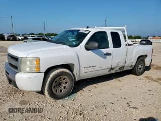2011 Chevrolet Silverado 1500 LS z VIN 1GCRCREA7BZ318328, wystawiony jako Copart lot #67616605 z przebiegiem 243 959 mil mil oraz Szkoda całkowita • Salvage title. Historia ofert i sprzedaży dostępna na DreamBid. Obrazek 1.