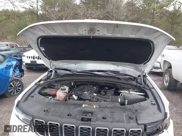 2023 Jeep Grand Cherokee Laredo z VIN 1C4RJJAG5P8843337, wystawiony jako IAAI lot #41735195 z przebiegiem 50 762 mil mil oraz . Historia ofert i sprzedaży dostępna na DreamBid. Obrazek 10.