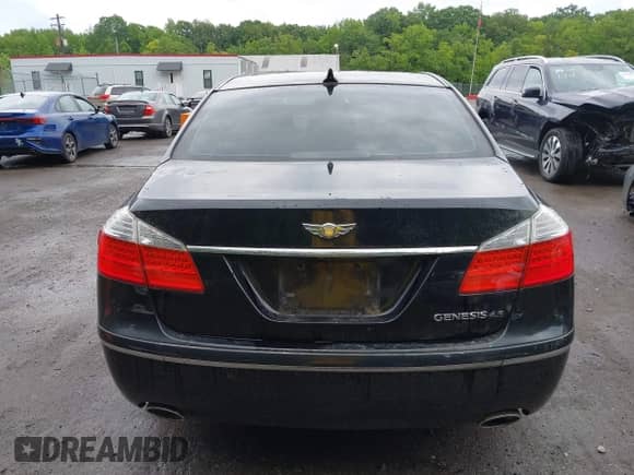 2009 Hyundai Genesis with VIN KMHGC46F59U051875, listed as a IAAI auction lot 42325230 with 192,536 mi miles and . Bid and sale history available at DreamBid. Image 16.