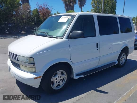 2004 Chevrolet Astro z VIN 1GNDM19X74B104627, wystawiony jako IAAI lot #43035028 z przebiegiem 132 189 mil mil oraz . Historia ofert i sprzedaży dostępna na DreamBid. Obrazek 2.