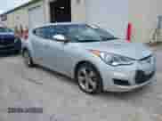 2013 Hyundai Veloster w/Gray Int z VIN KMHTC6AD2DU162201, wystawiony jako IAAI lot #42370497 z przebiegiem 112 551 mil mil oraz . Historia ofert i sprzedaży dostępna na DreamBid. Obrazek 1.