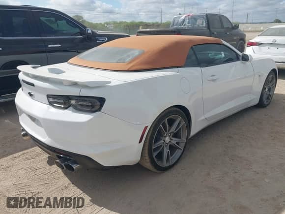 2019 Chevrolet Camaro 2LT z VIN 1G1FC3DS3K0154535, wystawiony jako IAAI lot #43271774 z przebiegiem 54 666 mil mil oraz . Historia ofert i sprzedaży dostępna na DreamBid. Obrazek 4.