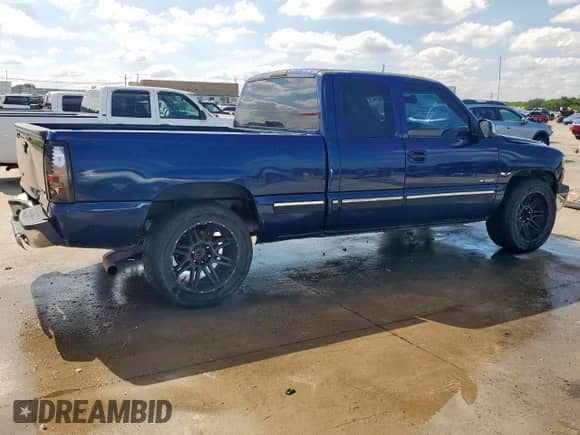 2001 Chevrolet Silverado 1500 with VIN 2GCEC19W811211365, listed as a Copart auction lot 55816185 with 281,007 mi miles and Salvage title. Bid and sale history available at DreamBid. Image 3.