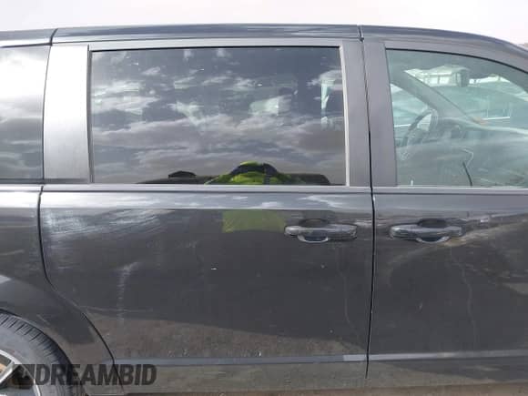 2018 Dodge Grand Caravan SE Plus with VIN 2C4RDGBG7JR262670, listed as a IAAI auction lot 41803988 with 136,251 mi miles and . Bid and sale history available at DreamBid. Image 14.