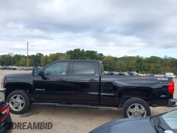 2015 Chevrolet Silverado 2500HD LT with VIN 1GC1KVEG9FF152026, listed as a IAAI auction lot 43427334 with 214,348 mi miles and . Bid and sale history available at DreamBid. Image 14.