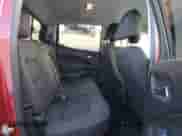 2018 Chevrolet Colorado 4WD LT z VIN 1GCPTCE12J1292996, wystawiony jako Copart lot #77778203 z przebiegiem 42 416 mil mil oraz Szkoda całkowita • Salvage title. Historia ofert i sprzedaży dostępna na DreamBid. Obrazek 10.