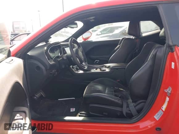 2016 Dodge Challenger R/T Scat Pack z VIN 2C3CDZFJXGH351790, wystawiony jako IAAI lot #41459795 z przebiegiem 69 129 mil mil oraz . Historia ofert i sprzedaży dostępna na DreamBid. Obrazek 5.