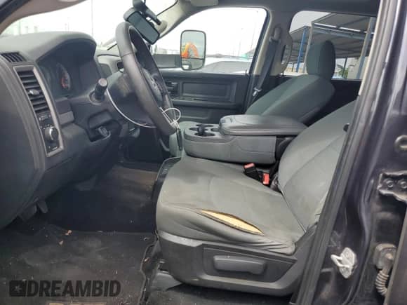 2015 Ram 1500 Tradesman z VIN 1C6RR6KM3FS581319, wystawiony jako Copart lot #51818455 z przebiegiem 130 865 mil mil oraz Szkoda całkowita • Salvage title. Historia ofert i sprzedaży dostępna na DreamBid. Obrazek 7.