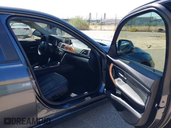 2013 BMW 3 Series 328i с VIN WBA3A5C51DF355869, выставлен на аукционе IAAI как лот 43394327 с пробегом 95 699 миль миль и . История ставок и продаж доступна на DreamBid. Изображение 5.