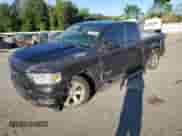 2019 Ram 1500 Big Horn z VIN 1C6SRFBT1KN903750, wystawiony jako Copart lot #65677645 z przebiegiem 78 756 mil mil oraz Szkoda całkowita • Salvage title. Historia ofert i sprzedaży dostępna na DreamBid. Obrazek 1.