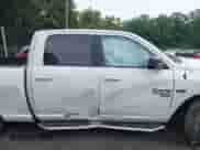 2019 Ram 1500 Big Horn z VIN 1C6RR7TT7KS662670, wystawiony jako IAAI lot #42707654 z przebiegiem 96 451 mil mil oraz . Historia ofert i sprzedaży dostępna na DreamBid. Obrazek 13.